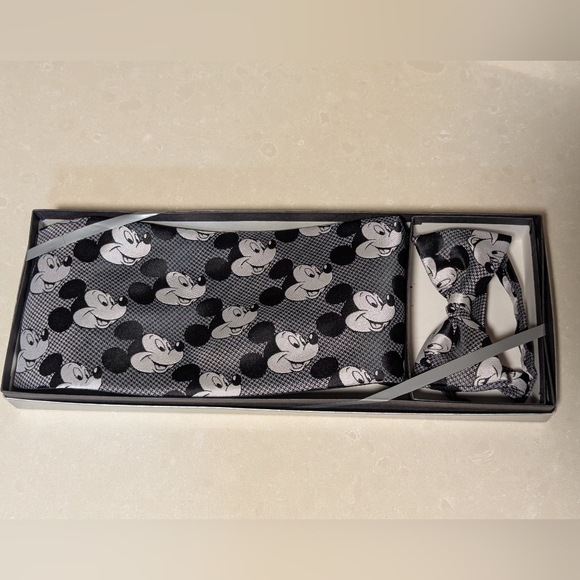 Disney Mickey Mouse Silk Cumberbun& Bow Tie Set